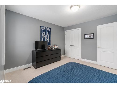 135 Jewel House Lane, Barrie, ON - Indoor Photo Showing Bedroom