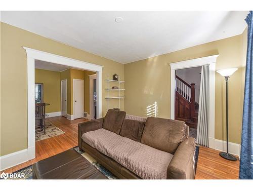 637 Gorham Street, Newmarket, ON - Indoor Photo Showing Living Room