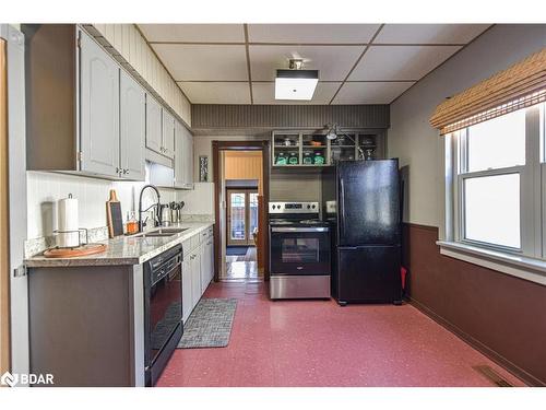 637 Gorham Street, Newmarket, ON - Indoor Photo Showing Kitchen With Double Sink