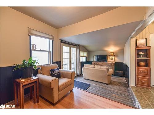 637 Gorham Street, Newmarket, ON - Indoor Photo Showing Living Room