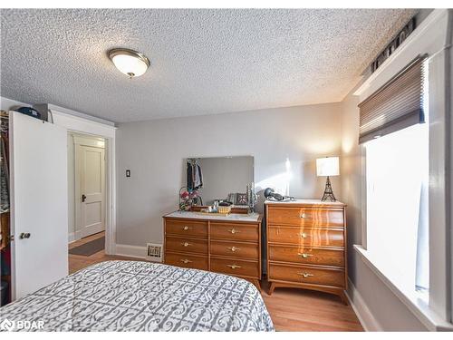 637 Gorham Street, Newmarket, ON - Indoor Photo Showing Bedroom