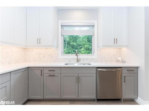 42 Acorn Trail Trail, St. Thomas, ON - Indoor Photo Showing Kitchen