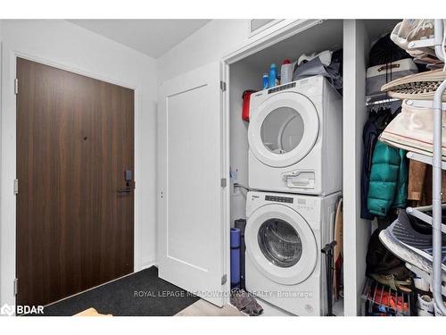 302-280 Howland Avenue, Toronto, ON - Indoor Photo Showing Laundry Room