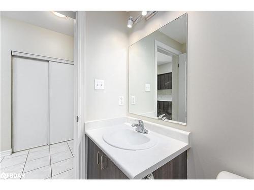 204-43 Ferndale Drive S, Barrie, ON - Indoor Photo Showing Bathroom