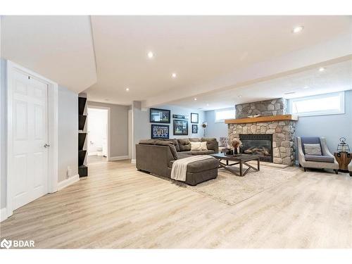 37 O'Donnell Court, Penetanguishene, ON - Indoor Photo Showing Living Room With Fireplace