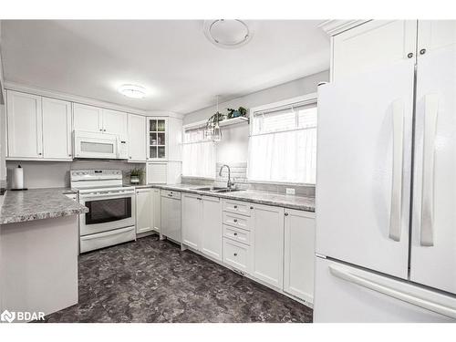 58 Laidlaw Drive, Barrie, ON - Indoor Photo Showing Kitchen