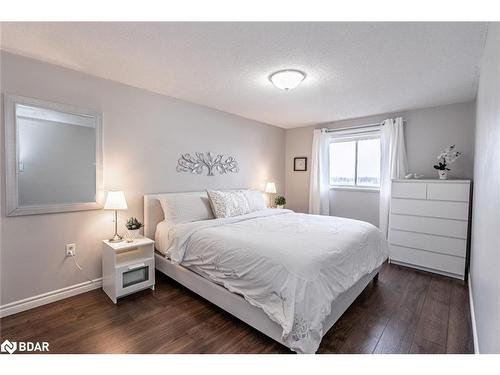 58 Laidlaw Drive, Barrie, ON - Indoor Photo Showing Bedroom