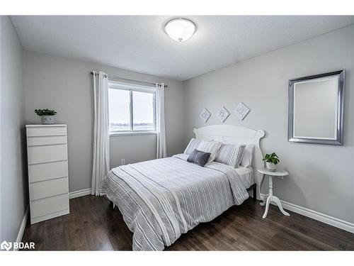 58 Laidlaw Drive, Barrie, ON - Indoor Photo Showing Bedroom