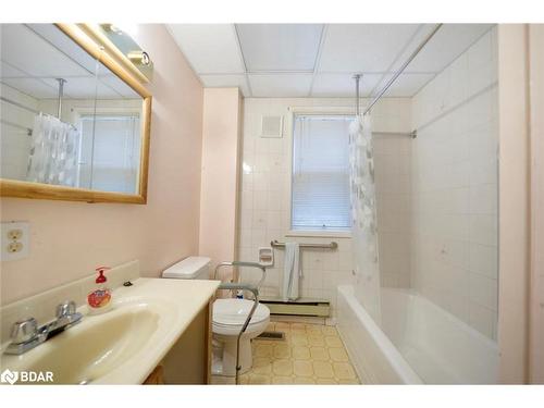 5 Belvedere Avenue, Parry Sound, ON - Indoor Photo Showing Bathroom