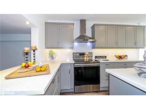 94 Churchland Drive, Barrie, ON - Indoor Photo Showing Kitchen