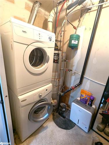 1 & 2-175 Stanley Street Street, Barrie, ON - Indoor Photo Showing Laundry Room