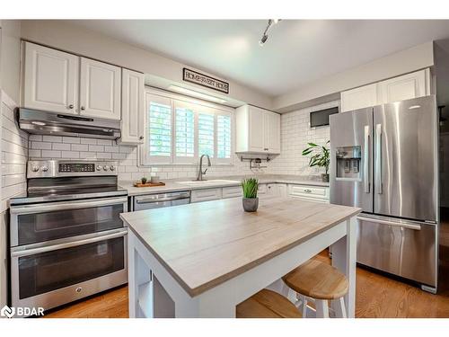 42 Ottaway Avenue, Barrie, ON - Indoor Photo Showing Kitchen With Stainless Steel Kitchen