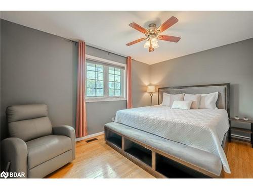 42 Ottaway Avenue, Barrie, ON - Indoor Photo Showing Bedroom