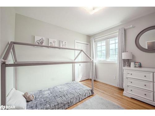 42 Ottaway Avenue, Barrie, ON - Indoor Photo Showing Bedroom