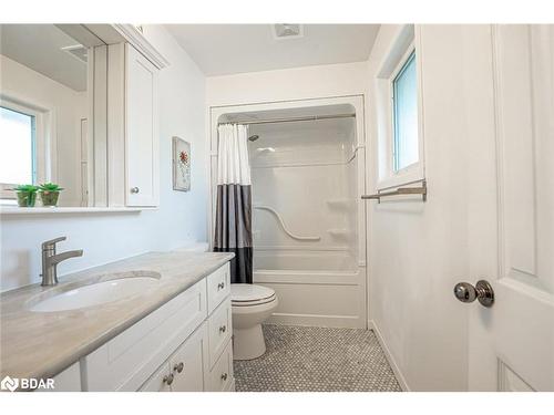 42 Ottaway Avenue, Barrie, ON - Indoor Photo Showing Bathroom