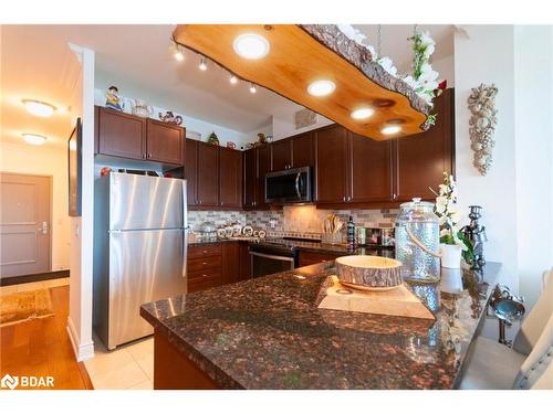 401-90 Orchard Point Corporation Road, Orillia, ON - Indoor Photo Showing Kitchen With Stainless Steel Kitchen