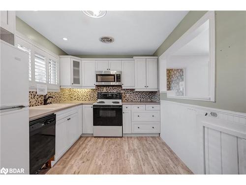 115 Duckworth Street, Barrie, ON - Indoor Photo Showing Kitchen