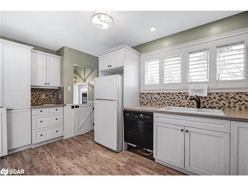 115 Duckworth Street, Barrie, ON - Indoor Photo Showing Kitchen