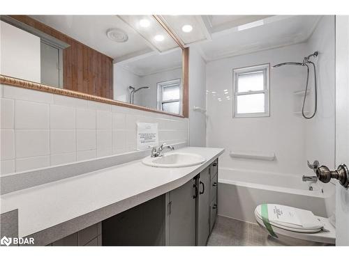 115 Duckworth Street, Barrie, ON - Indoor Photo Showing Bathroom