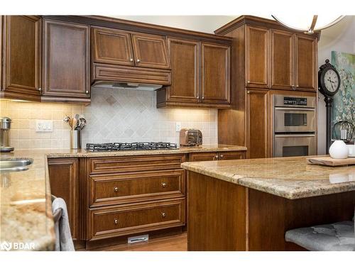 6 Orsi Court, Barrie, ON - Indoor Photo Showing Kitchen With Upgraded Kitchen