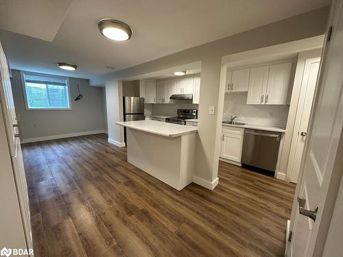 68 (Lower Level) Cook Street, Barrie, ON - Indoor Photo Showing Kitchen