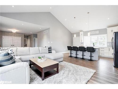 27 Leisure Court, Coldwater, ON - Indoor Photo Showing Living Room