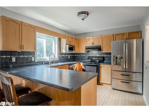 29 Melville Court, Oro-Medonte, ON - Indoor Photo Showing Kitchen With Double Sink