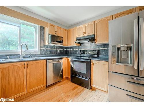 29 Melville Court, Oro-Medonte, ON - Indoor Photo Showing Kitchen With Double Sink