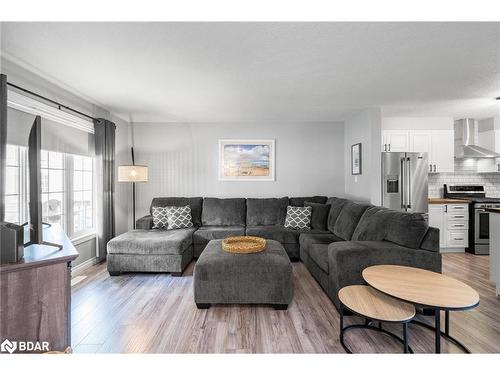 10 Clarence Avenue, Penetanguishene, ON - Indoor Photo Showing Living Room