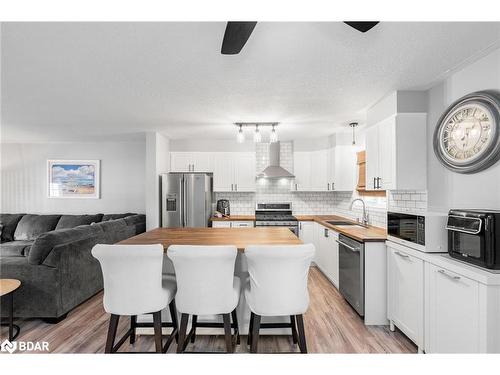 10 Clarence Avenue, Penetanguishene, ON - Indoor Photo Showing Kitchen With Upgraded Kitchen