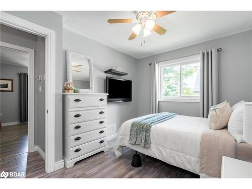 10 Clarence Avenue, Penetanguishene, ON - Indoor Photo Showing Bedroom