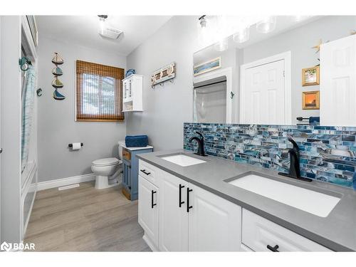 10 Clarence Avenue, Penetanguishene, ON - Indoor Photo Showing Bathroom