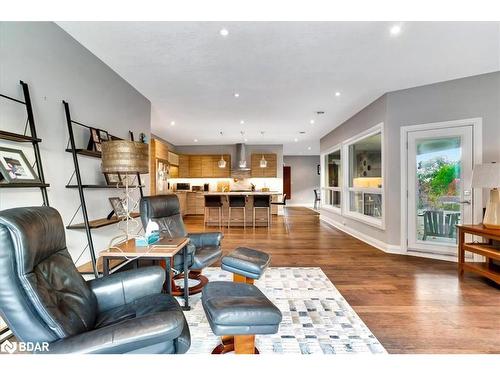 88 Cook Street, Barrie, ON - Indoor Photo Showing Living Room