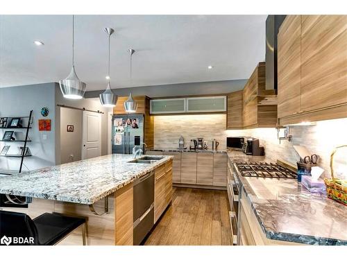 88 Cook Street, Barrie, ON - Indoor Photo Showing Kitchen With Double Sink With Upgraded Kitchen