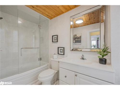 239 Pine Street, Newmarket, ON - Indoor Photo Showing Bathroom