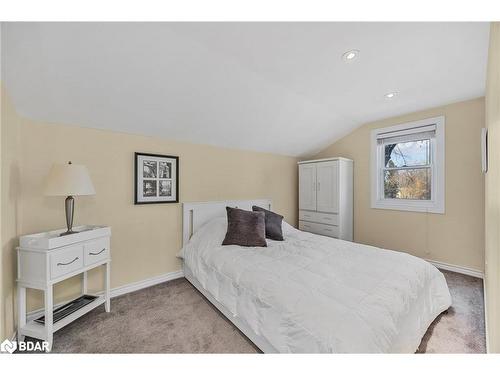 239 Pine Street, Newmarket, ON - Indoor Photo Showing Bedroom