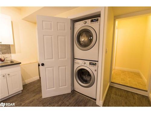 109 Revell Street, Gravenhurst, ON - Indoor Photo Showing Laundry Room