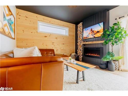 109 Revell Street, Gravenhurst, ON - Indoor Photo Showing Living Room With Fireplace