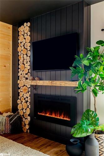 109 Revell Street, Gravenhurst, ON - Indoor Photo Showing Living Room With Fireplace