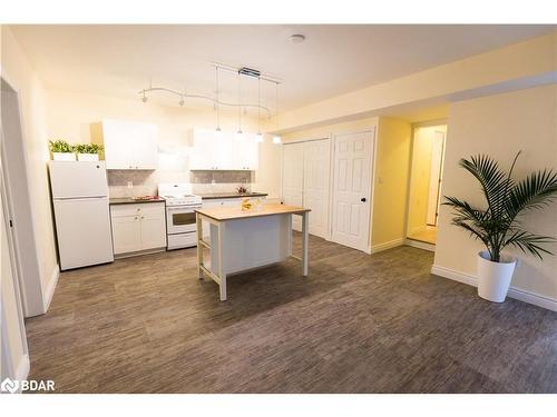 109 Revell Street, Gravenhurst, ON - Indoor Photo Showing Kitchen