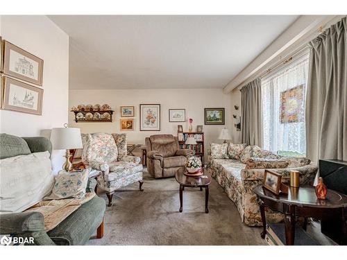 293 Duckworth Street, Barrie, ON - Indoor Photo Showing Living Room