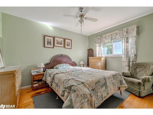 293 Duckworth Street, Barrie, ON - Indoor Photo Showing Bedroom