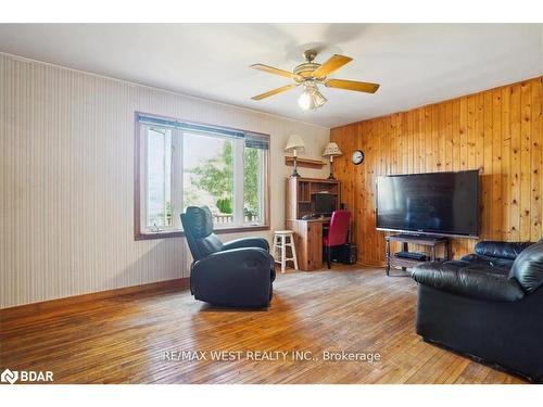 55 Stewart Street, Oakville, ON - Indoor Photo Showing Living Room