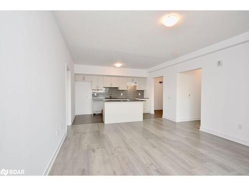 515-4 Spice Way, Barrie, ON - Indoor Photo Showing Kitchen