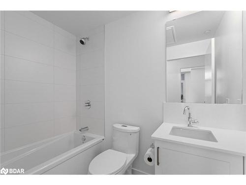 502-681 Yonge Street, Barrie, ON - Indoor Photo Showing Bathroom