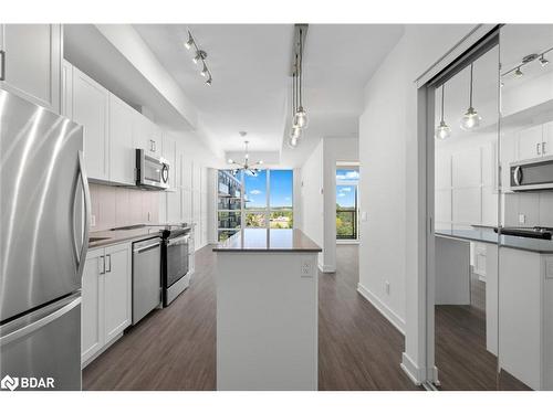 502-681 Yonge Street, Barrie, ON - Indoor Photo Showing Kitchen With Stainless Steel Kitchen With Upgraded Kitchen