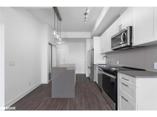 502-681 Yonge Street, Barrie, ON - Indoor Photo Showing Kitchen