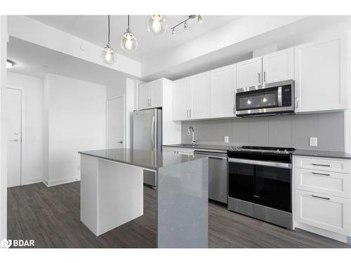 502-681 Yonge Street, Barrie, ON - Indoor Photo Showing Kitchen With Stainless Steel Kitchen With Upgraded Kitchen