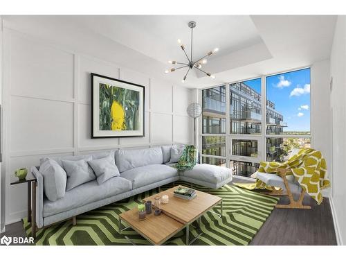 502-681 Yonge Street, Barrie, ON - Indoor Photo Showing Living Room