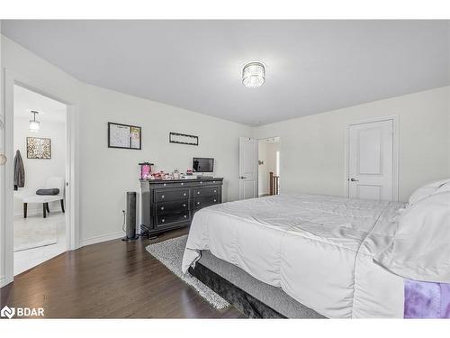 12 Cypress Point, Barrie, ON - Indoor Photo Showing Bedroom